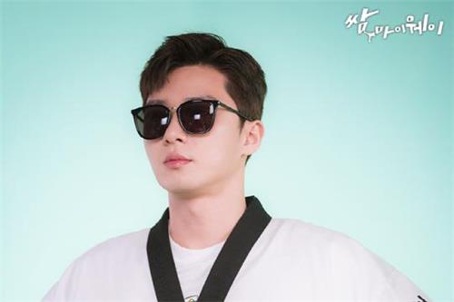 Actor Park Seo-joon, who plays Lee Yeongjun in the TVN drama Why is Kim Secretary? and spits out the ambassador to the drama of narcissism from one day, as if it were his own.Park Seo-joon, which already has a fairly high profile through Witchs Love (2014) and She Was Pretty (2015), but it is seen as last year that it made a full-scale help.KBS 2TV Drama Ssam, My Way, which was very popular last year, took on the role of Youth Fighter Godongman, who is in full swing to reality. He showed a co-work of fantasy with Kim Ji One, Choi Ae-ra, and proved that action, comic and romance are all fire-fighting materials.He then played a passionate police student with the river sky in the movie Youth Police, and played on the screen with more than 5.6 million viewers.Park Seo-joon, who seemed to be in his prime last year, started to write his history by being hired as the youngest serving Alba in TVN entertainment Tenerife by the call of star PD Na Young-seok earlier this year.He is sincere enough to study Spanish hard for his busy schedule to appear in Tenerife. He not only carries his seniors such as Yoon Ji-jung, Lee Seo-jin, and Jung Yoo-mi, but also works with local tourists without hesitation.Then his new work, which he chose, is Why is Secretary Kim? which has an audience rating of 8% (Nilson Korea paid furniture).It looks like a Rocco (Romanscomidy) play similar to Ssam, My Way, but Godongman and Lee Yeongjun are clearly different.Lee Yeongjun is a character who is strong in comedy and romance, but if only Godong is a penniless youth, Lee Yeongjun has been in a prenatal period since childhood and has a deep innerness.Park Seo-joon is expressing the difference accurately.Especially, Why is Kim Secretary? As webtoon and web novels are one works, there was a concern that if they are wrong, they would be seen as a character that is separated from reality. However, Park Seo-joon succeeded in narrowing the gap with his own charm and effort.Park Seo-joon, an official of the agency, said on the 17th, Park Seo-joon has worked hard on one character such as tone and gesture, and has also had a lot of visuals such as suit styling.He added, It seems that many people like it because it has the charm of Park Seo-joon itself, the power of One character, and the natural Acting 3 beat that goes between comic and seriousness in the existing works and entertainment.Park Seo-joon, who was in full bloom with Acting, has become a hot topic for Urinam as it is known that he has been running out of content wires for a long time and moved to Awesome Eanti after a manager who has been together for 10 years.It is a blue chip in the AD market, thanks to its tall, strong physique, and just as confident as a young man these days.In addition, as soon as I became twenty, I went to the army quickly, so the image is not cut off.AD, which is in On Air, has 10 items including KB Kookmin Card, KT, Domino Pizza, Laneige, Max, Bibigo, Woongjin Rental, Chamisul, Hotel Scumbine, Rye.It is also discussing additional AD contracts.In fact, it is hard to say that Park Seo-joons prime is now, as hot reactions have now begun in foreign markets.Especially, the popularity in China, which is still before the Korean Wave (and the Korean Wave Restriction) is properly released, is not unusual.Park Seo-joon ranked second in the social influence category of the Weibo Hallyu Power Chart on the 12th, followed by BTS, the highest among domestic actors.In addition, major media such as Tencent and Sina.com are also in line with articles about Park Seo-joon and Why is Kim Secretary?An agency official said, Park Seo-joon is also called Vice Chairman and Jun-brother in China.After closing last years help, this years Tenerife  Kim Secretary occupied the AD market in its heyday.