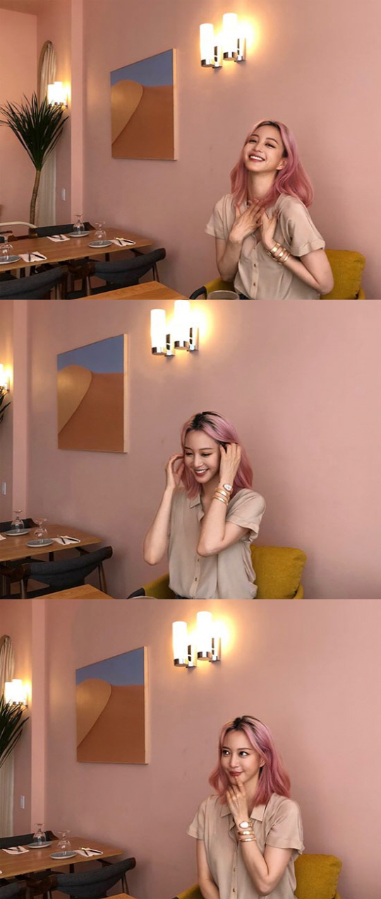 Actor Han Ye-seul has revealed his happy dating routine.On the 18th, Han Ye Sul posted a picture on his instagram with an article entitled Lovely Date.Han Esul, who has been in a restaurant with various expressions, still catches her eye with her lovely beauty.On the other hand, Han Ye-seul signed an exclusive contract with Partners Park on March 3 and is currently considering his next work.