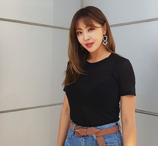 Brown Eyed Girls Narsha has reported on the latest.Narsha posted several photos on his 18th day with the phrase I want to eat and eat.Narsha unveiled the Diet process on JTBC Happy Loss Life, a comprehensive equilibrium channel broadcast on the 14th.Narsha showed a 180-degree change at the fitness center after the Diet Challenge 49 Days, and the trainer said, I had a lack of endurance and physical strength before 49 Days, but I am back to my best condition.The trainer then prepared a tape measure to measure Narshas waist circumference, and Narsha was surprised to achieve 23.2 inches of waist circumference as a result of her effort.