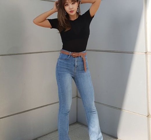 Narsha, you have to keep 23 inches..I want to eat it.. Brown Eyed Girls Narsha has reported on the latest.Narsha posted several photos on his 18th day with the phrase I want to eat and eat.Narsha unveiled the Diet process on JTBC Happy Loss Life, a comprehensive equilibrium channel broadcast on the 14th.Narsha showed a 180-degree change at the fitness center after the Diet Challenge 49 Days, and the trainer said, I had a lack of endurance and physical strength before 49 Days, but I am back to my best condition.The trainer then prepared a tape measure to measure Narshas waist circumference, and Narsha was surprised to achieve 23.2 inches of waist circumference as a result of her effort.