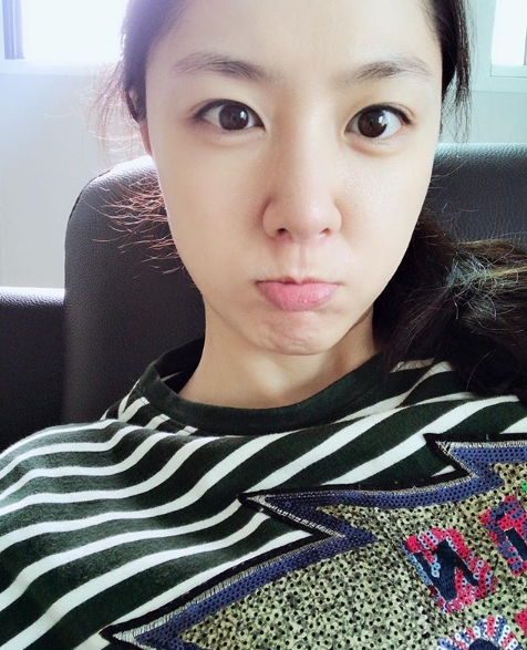 Actor Seo Ji-hye announced his recent status with his beauty.Seo Ji-hye posted a photo on his Instagram account on July 18 with the caption: Watch the heat.The photo shows Seo Ji-hye taking a selfie with her lips outstretched: Seo Ji-hyes white-green skin and round, large eyes doubling her refreshing charm.The visuals of the Seo Ji-hye drag on Eye-catching.The fans who responded to the photos responded, Be careful with the heat of your sister, I wanted to see you, I was ready for Drama!, My sister has been uploading Selfie for a long time.delay stock