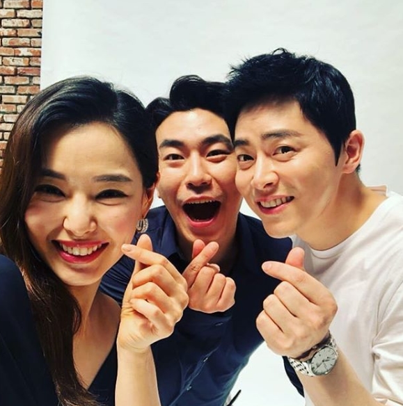 The latest on Jo Jung-suk, who is about to marry, has been revealed.Actor Lee Si-eon released a photo of her on July 18th with her colleagues Actor Jo Jung-suk and Lee Ha-nui, along with an article entitled Thank you and thank you for the good people and the good shooting happy time on her Instagram.In the photo, Jo Jung-suks bright smile, which is about to marry lover Spider, was included.Lee Si-eon, along with the photo, expressed his affection for his colleagues, adding #Lee Si-eon #Jo Jung-suks little brother.pear hyo-ju