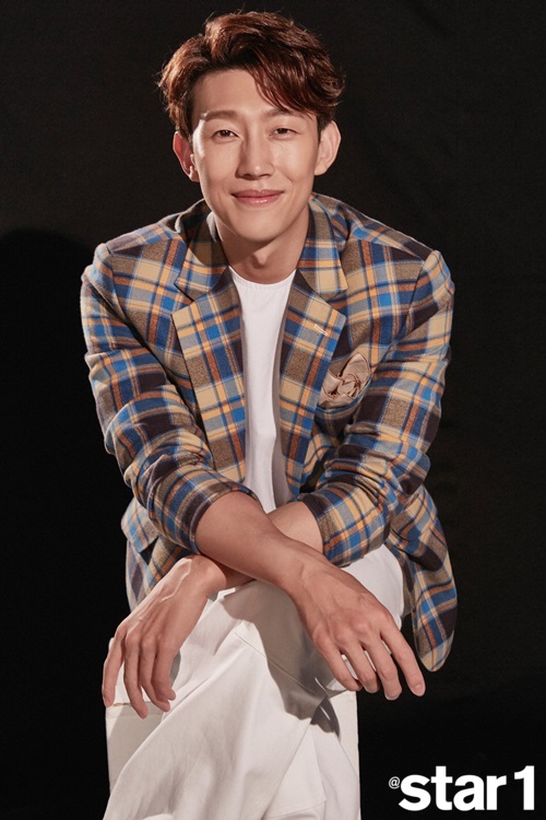 Actor Kang Ki-young has revealed his affection for Park Seo-joonKang Ki-young told the story of Why is Kim Secretary doing it in a picture and interview with Star & Style Magazine At Style.Kang Ki-young, who is appearing as Park Yoo-sik in TVN Why is Kim Secretary, which is currently popular, is giving a good love consultation among Park Seo-joons close friends in the drama.Kang Ki-young said, I saw the original webtoon first, ahead of the meeting with the production team of Drama, and I definitely wanted to be a character I could do well.I was also a man and a brother in the fact that I was doing a drama with Park Seo-joon As for the secret to showing good romance, Chemie always said, It is a private meeting with the other actor. There is a difference between what you can say in the field and what you can do while drinking in the private.It gets worse, and the words come out. The actor who became familiar with it is Seo In-kook of High School King. Asked if he had a lot of private meetings with Park Seo-joon, who is showing his current bromance, he said, Seo Jun is not so busy and time is not high.However, the gag is so good that the code fits well when shooting because it is a good friend.Kang Ki-young, who has been playing licorice in various dramas, showed various aspects last year by playing the role of Kang Dae-hee, a murderer while you are asleep, Cho Kwang-oh, an exemplary Sunbi of KBS2 The Queen of the Seven Days, and Hwang Yoo-chul, an ambitious artist of MBC Not a Robot.Asked if it was a pity that viewers were remembered only as pleasant images, he said, It was all precious roles, but if there is no regret, it is a lie. So last year, I had a lot of greed as another character.Fortunately, I was well received, but I was not satisfied with the rigidity of myself, but I did not play the role of licorice well from the beginning.There must be some bishops who will test what Kang Ki-young will look like. at style offer