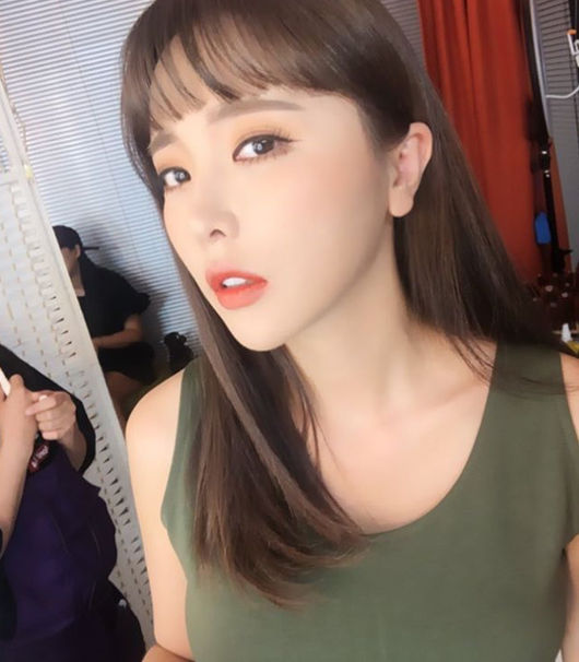 Singer Hong Jin-young added fresh charm as a human vitamin beauty.Today, on the 18th, singer Hong Jin-young posted a picture with a sense of Today, I want to take a picture of the range range # Orange Eye Shadow # Orange ball touch # Orange lips # Yoon Dole, # color stargram that is visible only to good people.In the open photo, Hong Jin-young is staring at the camera with sexy eyes, showing off her doll-like beauty reminiscent of a Barbie doll.On the other hand, Hong Jin-young has firmly established himself as a trot singer, is called a human vitamin of fresh charm, and has dominated various entertainment programs.Hong Jin-young Instagram Captures
