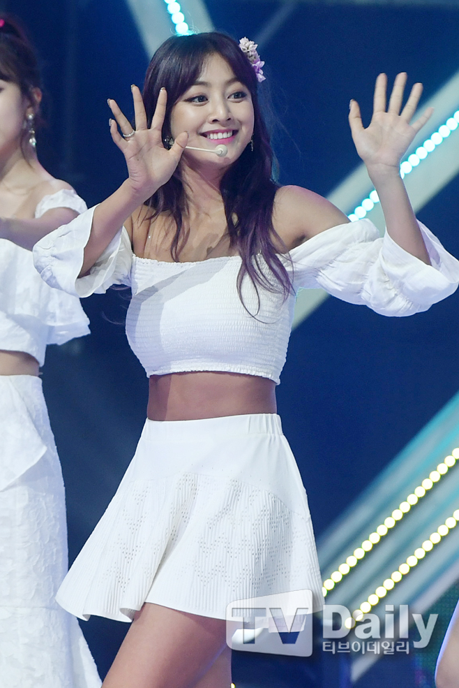 <p>Cable TV MBC MUSIC Show! Championship live broadcasting site release was held on the evening of 18th at Goyang MBC Center in Gyeonggi Province.</p><p>Lucky Twice Jiyo is participating in Show Show! Championship live broadcasting scene this day.</p><p>Show! Championship This pink Lucky Twice Generations Accounting Momo Momo Land Ninth Seminar Ashley Young Golden Child Shin Hyun Hui and Kim Route Ellis My Tin Promise Nine Neon Punch TARGET Sojay Flash appeared in this exhibition.</p><p>Show! Championship live broadcasting site release</p>