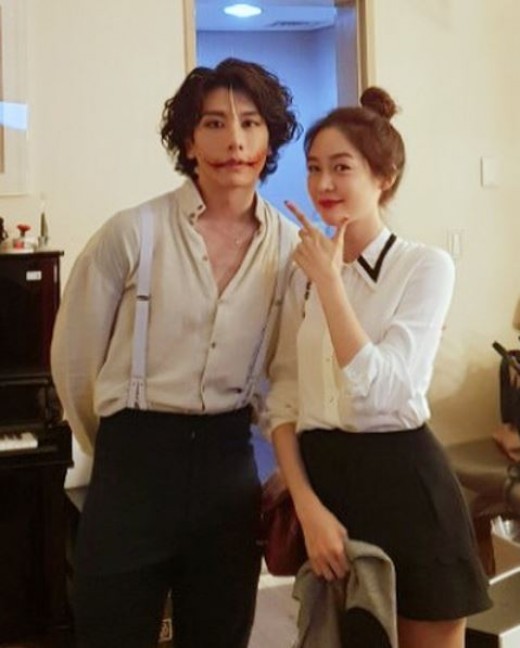 Even if you lose a lot of weight, its a cool explosion: Actor Ko So-young and Sung Yu-ri have proven this.Ko So-young posted a photo on the 18th with an article entitled # Musical The Man Who Laughs # Park Hyo Shin, Impression, Impression, and Memorial Photo with Gwenflen.Sung Yu-ri also posted a picture of Park Hyo Shin, saying, The smiling man is so wonderful that # The Man Who Laughs # Park Hyo Shin.On the 13th, Park Hyo Shin posted a self-portrait, but his face became half-faced and collected a topic by collecting plastic theory.But in the picture, he is a strong figure, unlike his concerns.Also Ko So-young and Sung Yu-ri look like shy girl fans, while flaunting their beautiful looks.The musical Laughing Man is based on Victor Hugos novel, and it is a work that criticizes the situation in which social justice and humanity collapsed along the journey of the pure figure Gwinflen, although it has a horrible monster face in the background of 17th century England where discrimination was extreme, and deeply illuminates the value of human dignity and equality.