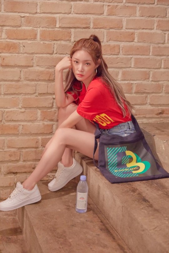 <p>Summer pictures of singers Qing River full of coolness are released.</p><p>Desiring to be loved as a female solo artist with unique charm, released a photo collection featuring refreshing and refreshing feelings in her twenties. After I.O.I (I.O.I), he steadily continued his solo career, and showed himself as a hot musician who attracts vocals, dance, and masses through this photo book.</p><p>I showed a daily look that felt freedom of freedom in my twenties in the orange mini skirt in the White T shirt I wanted. In other graffiti cuts, he directed a charismatic figure of Chihe River in the practice room.</p><p>On the other hand, he released the 18th third mini album Blue Light Blue (Blooming Blue) which is forecasting various activities, and through this album, from the mysterious and Dreamy-like charm you can feel fresh juice rice It is planned to show the stage just to ask with a concept.</p><p>Photo ㅣ Ron instagram provided</p>