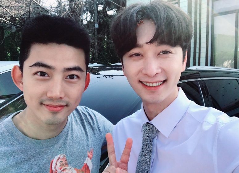 2PM Ok Taek Yeon has found a drama set starring member Hwang Chan-sung.Hwang Chan-sung recently posted a two-shot shot on the TVN drama Why is Secretary Kim on the personal instagram?Hwang Chan-sung said, Taekyeon has come to play with Kims secretary. Rei Nam, our Taecyeon, thank you and love you.To meet a Tupiem member is a Dragon Ball gathering feeling, added Ok Taek Yeon, who met Hwang Chan-sung during a Military Service holiday.On the other hand, OkTaek Yeon entered the recruitment training camp of the white horse unit in Goyang city, Gyeonggi Province last September, and was recruited as an assistant to the recruitment training battalion after receiving the 9th divisionPark Su-in