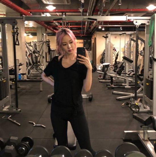 Actor Han Ye-seul has released Selfie, taken from gymHan Ye-seul posted a picture on his 19th day, saying, Oh, real Exercise is too hard.In the photo, Han Ye-seul stares at the camera in a black costume at gym, with Han Ye-seuls sullen figure and pink hair.The netizens who responded to this responded such as It is great, It is beautiful and Do not overdo it.