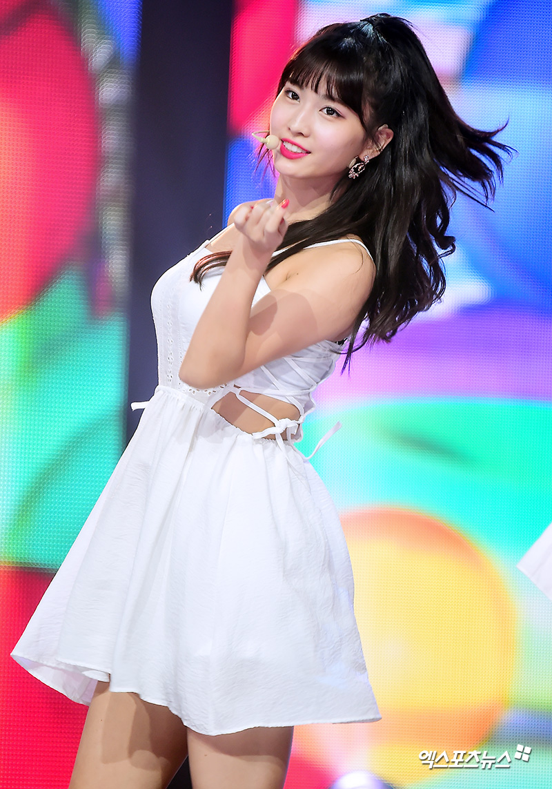 TWICE Momo, who attended the MBC MUSIC Show Champion on-site at MBC Dream Center in Ilsan, Goyang City, Gyeonggi Province on the afternoon of the 18th, is showing a wonderful performance.