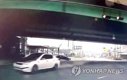 사고 전 질주하는 모습[연합뉴스]