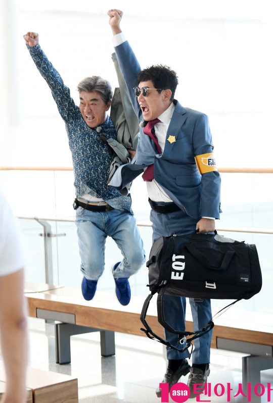 <p>Lee Deok-hwa and Lee Kyung-kyu as a leader for filming the Alaska Thunderfuck feature of Channel As entertainment program Believe only me - The Fishermen and the City featured through Incheon International Airport on Friday afternoon. I left.</p><p>Before leaving the country, they are prepared to leave as a starting team with a bright expression.</p><p>The Fishermen and the City is a fishing variety program in which anglers, who represent the entertainment industry admitting themselves and others, leave together at their own golden fishing grounds.</p>