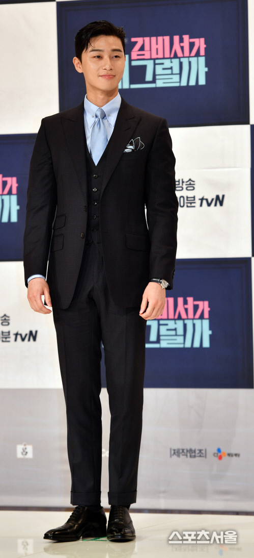 <p>Justly actor Park Seo-joon is in the heyday.</p><p>Park Seo-joon who debuted through the group video I Remember of group BA P Bang Young in the past was a drama Witchs love, Kirumi, Hirumi, She was beautiful He started to be noticed and started appearing.</p><p>Since then, I played only the heartbeat in the KBS 2 drama Anshi, My Way that was broadcasted last year, and showed me the breathing of Kim Ji Won and fantasy and positioned it as Roko King. He played a policeman full of ambitions with Kang Ha Neul in the movie Youth Police, he mobilized more than 5.6 million spectators and proved box office power.</p><p>At the beginning of this year, we expanded the area of ​​activity with entertainment programs to increase awareness. He was adopted as a youngest child serving part-time in tvNs entertainment program Yun Restaurant 2 not only gently aggregates Yun Young-jeong, Lee Seo Jin and Jung Yumi, but also with Spain, She grabbed a womans heart with a sincere appearance, such as studying silently silently for a meaningful communication.</p><p>That new work he chose is the tvN drama Why is Gimbiso so? This work has updated the highest viewer rating every time, and has gained great popularity. Park Seo-joon, who played a role as assistant Lee Young-jun, boasts opponent Park Mi-nyoun and special Kemi.</p><p>◇ Music video of Park Seo-joons debut, B. A. P Banyoung I Remember (I Remember)</p><p>◇ Park seo-joon to digest comic acts also</p><p>◇ Park Seo-joon, the appearance of Roko King ... Why is Gimbiso so? Kissing Making picture</p><p>Photo |</p>