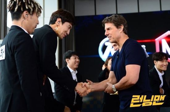 The previous meeting between the national MC Yo Jae-Suk and Hollywood actor Tom Cruise was concluded.SBS entertainment program Running Man released a recent photo of the recording site on the 20th.Running Man has recorded the movie Mission Impossible: Fallout, which will be released on the 25th, with Tom Cruise, Henry Carville and Simon Pegg who visited Korea.In particular, Tom Cruises meeting, which has been called the nickname of Yurs Willis and Yumes Bond on the air and has been called the leader of the spy movie through the series Mission Impossible, has attracted great attention with the notice alone.According to the production team, the two men were also very friendly at the actual shooting scene, and the field officials amplified their expectation, saying that Yo Jae-Suk and Tom Cruises special chemistry were outstanding.The meeting between the members of Running Man and the main characters of Mission Impossible can be confirmed on the broadcast on the 22nd.