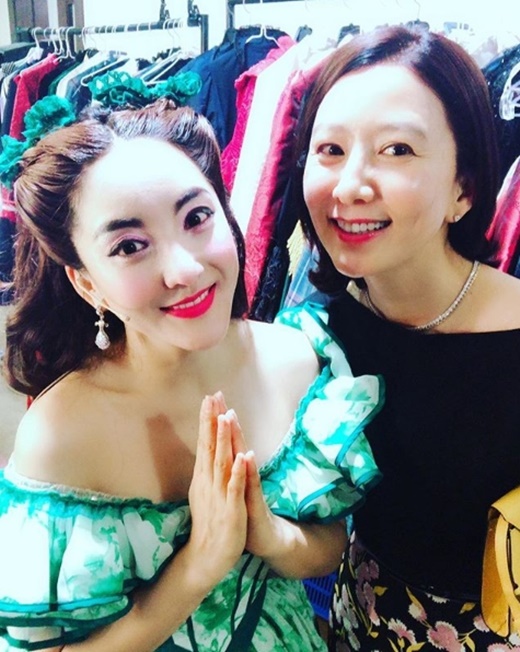 Sea posted a picture on his 20th day with the phrase #musical #Gone with the Wind #Kim Hee-ae # Thank you # Skinlight # Doggy # haha on his instagram.The photo shows Sea and Kim Hee-ae posing in the musical Gone with the Wind Waiting room.Sea in the picture is dressed and dressed in the work, and Kim Hee-ae is smiling with a natural look.Meanwhile, Sea is currently appearing in musical Gone with the Wind, and Kim Hee-ae appeared in the movie Hurstory.