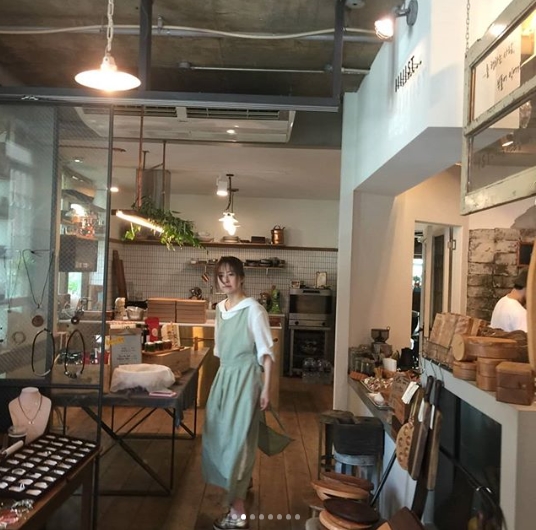 <p>Seo Jeong-Hee boasted Kiyoshi Visual.</p><p>Broadcast Seo Jeong-Hee posted a sentence and a picture on July 20th, I went to Bazaar Market to my Instagram.</p><p>Seo Jeong-Hee in the photograph is wearing a long dress to create a pure atmosphere. The visual of Seo Jeong-Hee who can not believe Bill Nye attracts eyes.</p><p>Meanwhile, Seo Jeong-Hee communicates with fans via SNS</p>