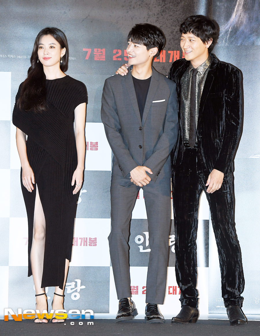 <p>Han Hyo-joo Gang Dong-Won Choi Min-ho this day participated.</p><p>The movie Jin-Roh: The Wolf Brigade in which actors such as Gang Dong-Won, Han Hyo-joo, Jung Woo Sung, Gim Mulu, Choi Min-ho (Shiny Mino), Han Yeri and others appear will make North and North a unified preparatory five- In 2029 of the chaos after the declaration of anti-unity terrorist groups, in a breathtaking confrontation with the absolute power agency, mainly the public security department which is the information organization with the police organization Tukugide In the movie depicting the success of Human Weapon Jin - Roh: The Wolf Brigade called wolves in July 25 released.</p>