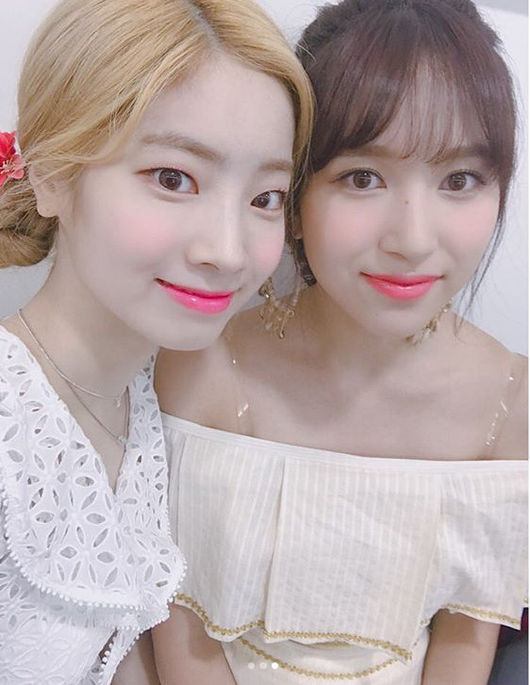 <p>Lucky Twice members multi strings released Jihyo, Mina and Fan service photos.</p><p>Today, on 20th, Lucky Twice goes through the account of the official Instagram and seems to be even more happy, with a happy moment with Once, suppose once again that cheering and love was the best. Thank You, but 1st place !! It was written with a photograph together with it.</p><p>Among the published pictures, the multi-strings have left a certification shot with members Jiyo and Mina, and the refreshing cool smile of the members who can not afford superiority or inferiority is bud until the heat.</p><p>On the other hand, Lucky Twice rose to No. 1 in the first week of July, from KBS 2 TV Music Bank broadcasted today Night Away From Dance . It broke black and pink Tsutsu. This Lucky Twice followed the show champion and em countdown after the comeback, and decided to run three music crowns. [Photo] Lucky Twice Official Instagram Graph Capture</p><p>Lucky Twice Official Instagram Capture</p>
