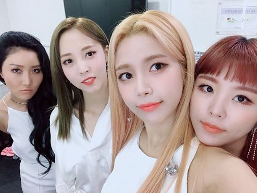 <p>Girl group MAMAMOO has released Self full of pure beauty.</p><p>MAMAMOO posted a piece of photograph on the official Instagram on the 20th, Its cool to the #The rainy season on a hot Friday like a fire.</p><p>MAMAMOO in the picture is staring at the camera wearing white costume. Unlike usual Beagle rice overflowing forms, the appearance of pure members is outstanding.</p><p>Netizens who saw this showed reactions such as really cute, real beautiful, I wish well today.</p><p>Meanwhile, MAMAMOO released the album Red Moon (RED MOON) on the 16th, and actively acts as a title song You, you.</p>