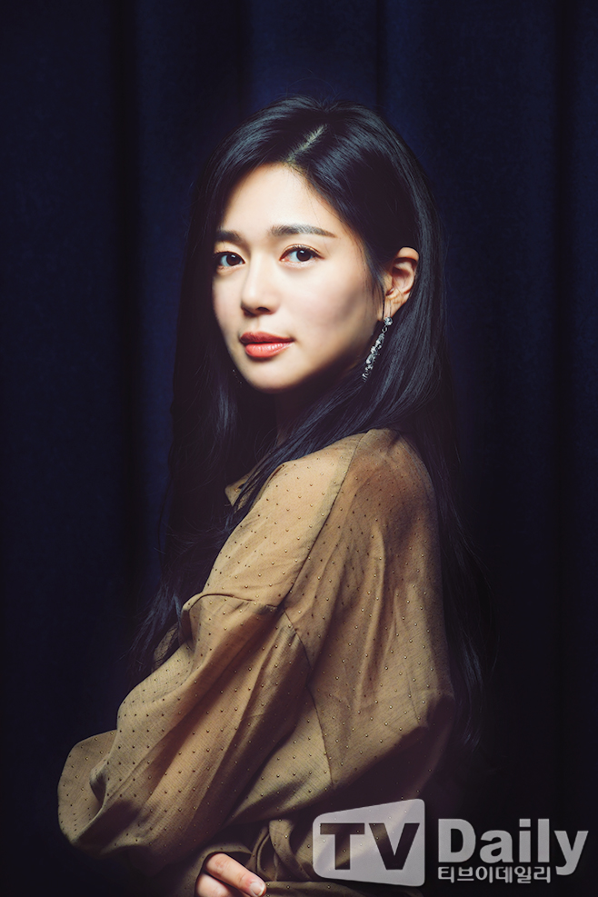 <p>Actor Lee Elijah jumped through Miss Hammurabi. From styling to personality, he totally possessed Lee Do-yeon, he remembered the work Miss Hammurabi which was warm inside and outside.</p><p>Lee Elijah appeared in the JTBC monthly fire drama Miss Hammurabi (Screenwriter Moon and Directed Kwak Jung Fan), which has been telecasted recently. Miss Hammurabi is a real court drama that three other courts too far will spread, even though it is the first judge of idealistic hot-blood, the elite judge who has the highest priority principle principle, realistic directors judge.</p><p>Lee Elijah has a perfect beauty without any faults in the theater, but he took on the role of Lee Do-yeon, a stenographer of the Seoul Central District Civil Affairs (stenographer), which is difficult to understand, and expanded his enthusiasm. Lee Do-yeon was a remake of a drama that was not in the original book, and was a new person who appeared. About my role Lee Do-yeon said, It was awesome, it was a refreshing and futile person than the global reading, there were only a few business terms, only words if I had to. I have received a feeling that it is a definite person to try. </p><p>Lee Elijah lived in Lee Do-yeon itself for several months to shoot Miss Hammurabi. It is Lee Elijah that the performance will go well if we do not immerse. He said, While shooting, he is considering buying the person, he laughed as little as Lee Do-yeon and tried to exist with a center that could break straight.</p><p>Actually, with the help of a judge Moon writer, I also asked for consultation to find a stenographer working in the court, and Lee Elijah who ate dinner together. Through this process he felt that stenographer was not just a writer of writing. About Lee Do-yeons occupation stenographer Lee Elijah stenographer said that the shape of the mouth without intervention, the behavior is the person who records the history of the court.</p><p>To become Lee Do-yeon Lee Elijah also styled cleanly. Instead of accessories for Lee Do-yeon, which was a perfect career woman, he also hid his face with eyeglasses. He says, In the drama, the person named Lee Do-yeon is a person who can do the job.When I do not know it in the private domain, I thought that it would not be a decorate person in the court to concentrate on work I wanted to give a clean feeling neatly and cleanly. </p><p>Next to such Lee Elijah there was a member of the court. Actors of a similar age such as Ko · Ara of spiraling role, Kim · Myeongsee of the correct station became one, making the site even warmer. Lee Elijah said, It was a very warm spot where I can not know their actual appearance, like a message that Miss Hammurabi tries to talk about, taking intimate and comfortable shoots with each other did. He was such a person. </p><p>Especially Lee Elijah continued talking to Ryu Dokhwan, the king of information who was depicting a love line. He said to Ryu Dok-hwan, who gave a laugh at the scene on the scene of the bread jumping out, Its a casual, funny, three-dimensional person, I am a wonderful student and a wonderful person, so I can prefer Bowan even more to act I answered.</p><p>The heart that information king gave to Lee Do-yeon was great, and Lee Do-yeon was attracted to such a man, opened his heart, would have been made to tell his true story. Before I knew a man, I began to express my expressions and emotions obediently, Lee Elijah and Lee Do-yeon were necessarily necessary people. </p><p>Of course, the concern that was put in the early stage was the law that remained of concern. Miss Hammurabi who talked about the human rights of women and ignored the vulnerable people was heard the anti-flag of society because it got the extreme response of the broadcast early stage. Lee Elijah said, Because its an important issue, I thought that I should say more, it was a message for peoples gaze and lines, since I knew the content from before shooting, I could communicate well I consulted with each other even in the middle of shooting and shot while consulting, so it was not difficult, he showed confidently.</p><p>Thanks to Lee Elijah s infinite effort and gentle scene, he gained popularity from viewers. Especially he took bad accusations of taking care of the achievements of greeting to villains in other works of the past. Lee Elijah said, I was happy to have received popularity in acting for the first time in a long time.When I do a villaine, there is criticism even if I do it well, if there is criticism without it, if the manta is the same, even if I do the same act Regardless, I was able to receive praise.The role was very good, the audience also feel like the feeling that Doyon feels, thank you for being thankful. I express my joy.</p><p>Such a Miss Hammurabi was a work like a warm light to him. Lee Elijah wants the viewers to feel that way. He says, It is a work that has meaning both as an actor and as a person, you do not want a viewer to be a work like a warm light.I have no sense of light given by the light.The light is necessary in the dark. I think that there is a darkness that you will have when you are faced with problems as viewers live so so, and I hope that Miss Hammurabi will remain with warm light The word Miss Hammurabi finished the reminiscence of.</p>
