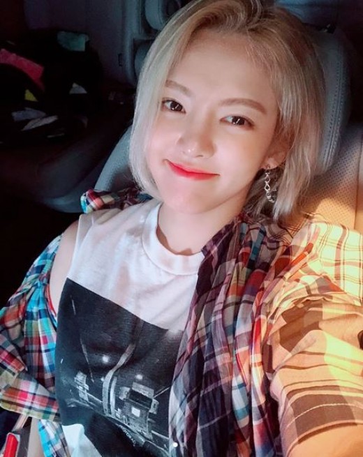 Girls Generations Hyoyeon reveals recent statusHyoyeon posted a photo on her Instagram page on Tuesday afternoon.In the photo, Hyoyeon appears to be on the move: a bright smile, and seemingly pretty looks capture Eye-catching.The netizens who watched this are responding such as Hyoyeon, innocent, Hit the jackpot! Reese of the past, Blonde goddess and It is really pretty.