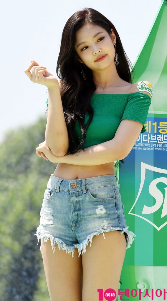 Girl group BLACKPINK (Judge, Jenny Kim, Rosé, Lisa) Jenny Kim poses at the Sprite Island stage at Jamsil Stadium in Songpa-gu, Seoul on the morning of the 21st.Music Video, a Tududududu of girl group BLACKPINK, has surpassed YouTube 200 million views in 33 days.
