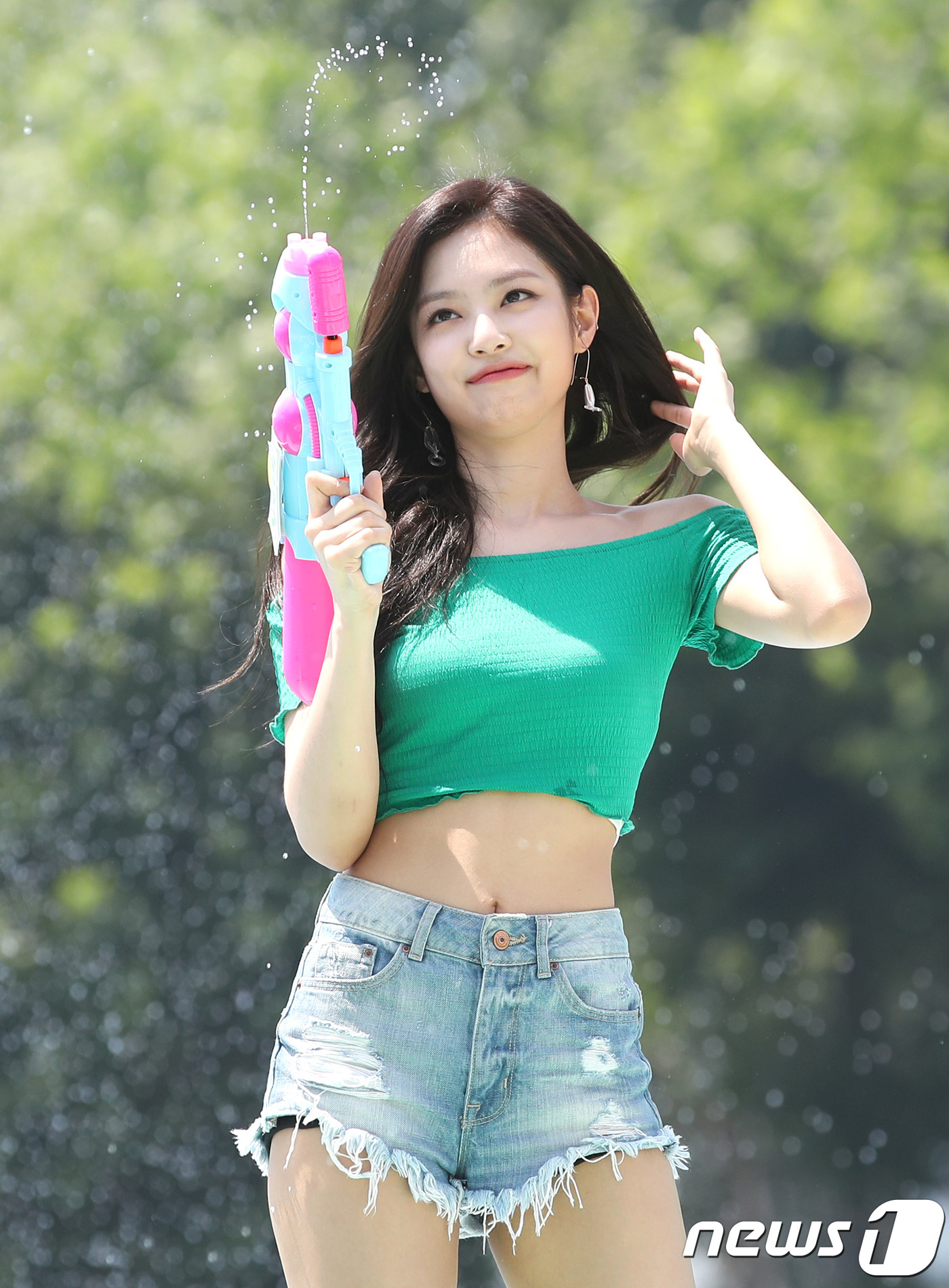 BLACKPINK Jenny Kim ready for water gun fight