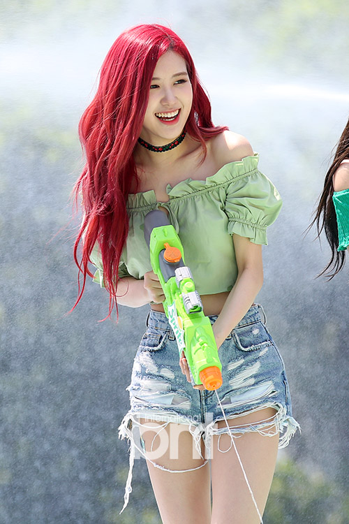 Girl group BLACKPINK Rosé is shooting a water gun at the Sprite Island open event held at Jamsil Sports Complex in Songpa-gu, Seoul on the 21st.news report