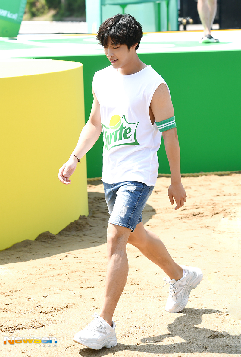 Black Pink  Woo Do-hwans Sprite Island Water Night event was held on July 21 at the Sprite Island Stage in the Water Night event of Jamsil Sports Complex in Songpa-gu, Seoul.Actor Woo Do-hwan is entering the venue on the day.yun da-hee