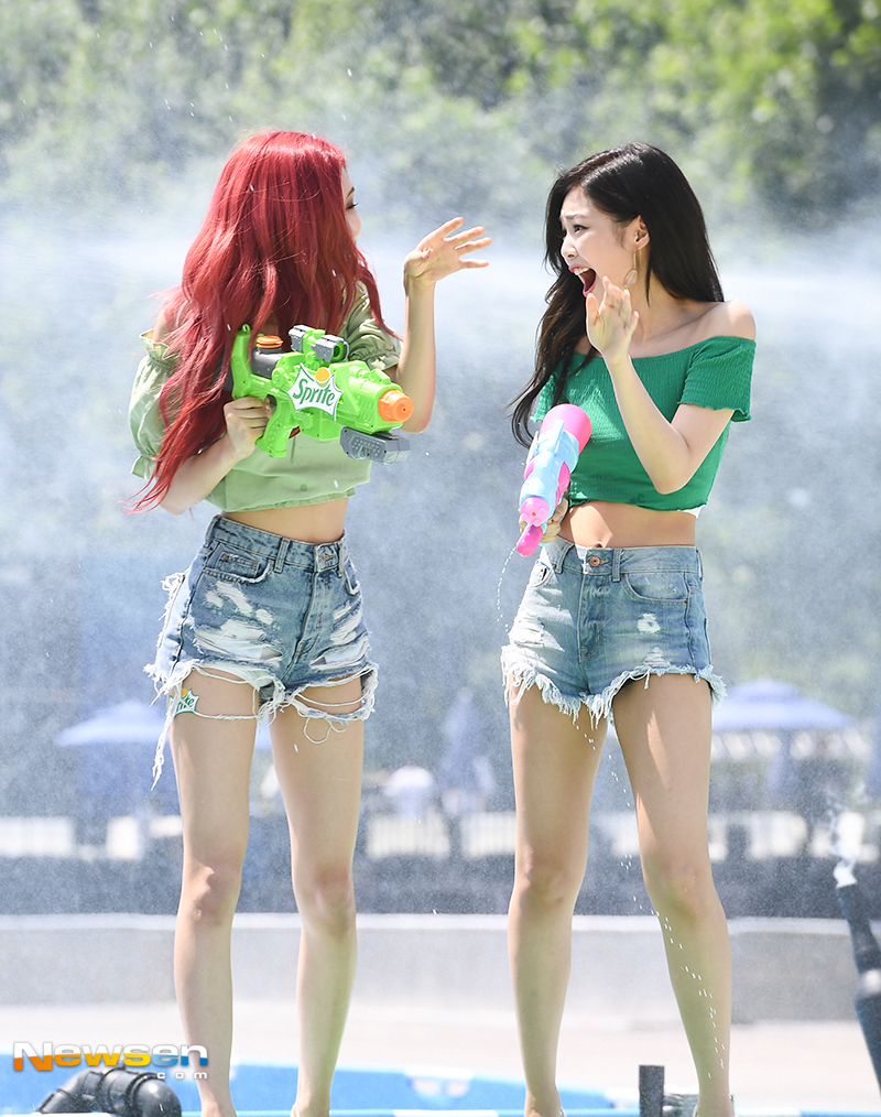 The Sprite Island Water Night event with BLACKPINK  Woo Do-hwan was held at the Sprite Island Stage in the Water Night event of Jamsil Sports Complex in Songpa-gu, Seoul on July 21st.BLACKPINK (index, Jenny Kim, Rosé, Lisa) Rosé and Jenny Kim attended the day.yun da-hee