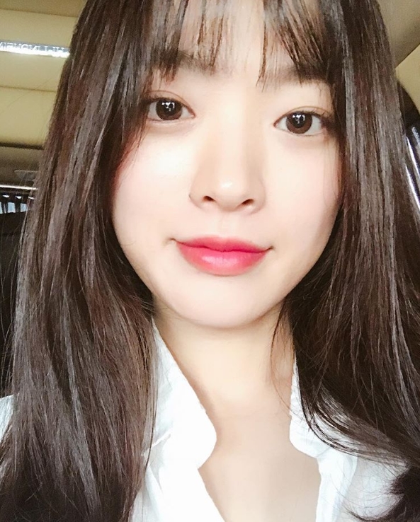 Actor Chun Woo-Hee showed off her beauty during the show.Chun Woo-Hee posted a picture on his instagram on July 21 with an article entitled Selfie! App is a fraud in a long time.The photo shows Chun Woo-Hee in a white shirt, who stares at the camera with his eyes round.Visuals catch the eye during Chun Woo-Hee with bangs downFans who responded to the photos responded, Its hard to meet eyes, its pretty, Its like a teenager, its so beautiful, and Its not an app, but my sisters beauty is buying.delay stock