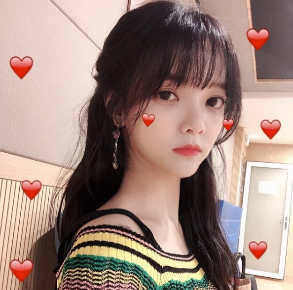 AOA Jimin showed off her innocence.Jimin posted a selfie on his personal Instagram on July 21.Jimin, pictured, made a full-length feminine appeal with a half-pack and light makeup, adding a lovely charm with a heart sticker attached to the picture.Jimin said Hello with the photo and greeted the fans.Park Su-in