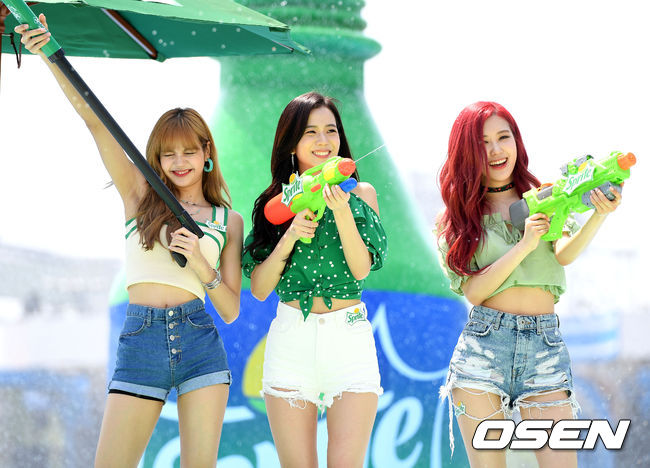 Girl group BLACKPINK Lisa - JiSoo - Rosé is showing off the water gun fight performance at the Water Night at Sprite Island opening ceremony held at Jamsil Sports Complex in Seoul on the 21st.