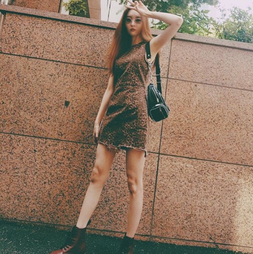 Singer Sunmi has emanated a girl crush charmOn the 21st, Sunmi posted a picture on his Instagram with an article entitled Cheetah Pattern.In the open photo, Sunmi poses with a body line without a fuss.Sunmis stylish charm stands out, while Sunglass Hut and chic look create a girl crush atmosphere.Meanwhile, Sunmi is preparing a new album with the goal of comeback in September.