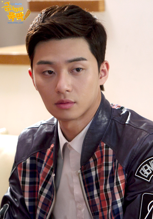 Actor Park Seo-joon, who plays the role of Lee Young-joon and makes viewers sleepless with Loco bulldozer.Park Seo-joon made his entertainment debut in 2011 by appearing in B.A.P. Bang Yong-guks I Remember music video.Born in 1988, he was 24 years old at the time, which was late compared to his age, but it was a number of gods that he was a reserve after military service.Since then, he has grown up in the role of the youngest son of the weekend drama, following the reigning course of rising stars such as music broadcasting MC, and now he has become a box office cheerleader of the anbang theater.I took a look at the eight-year growth period of Loco bulldozer.2011–2012: The time of your fresh debutIn the 2011 I Remember music video, Park Seo-joon emanates a different boyhood than it is now; he performed an intense performance of offering his life for a beloved woman.The following year, Park Seo-joon, who was cast as an idol Siu in KBS 2TV Dream High 2, showed off his dance skills in the drama.2013-2015: Autobahn GrowthIt is said that there are some conditions or essential elements of rising stars: the role of the youngest son of weekend dramas and the music broadcast MC.Park Seo-joon, who played Park Hyun-tae in MBC Golden Nara Ttuktuk in 2013, took a snow stamp as a sprouting yellow chaebol.Later, Park Seo-joon said that this work became his turning point.In the same year, KBS 2TV Music Bank MC boasted singing skills in harmony with SeSTa Bora.In the TVN Witchs Love (2014), which starred for the first time, it showed that this is the kind of thing that is the true story of younger and younger.In 2015, MBC Kill Me, Hill Me followed by She Was Pretty at a glance, and she grew up fast.It was a year that certainly proved the value of Park Seo-joon as well as drama grades, when he also made his screen debut with the film The Chronicles of Evil.2016-2018: Parks Soo JunPark Seo-joon has worked like a cow since his debut; in 2016, he had a blank in filmography, but not a break, as he was filming the pre-production KBS 2TV Gallery.In 2017, he challenged the historical drama for the first time through Gallery, and earned the modifier Loco bulldozer as Ssam, My Way Godongman Station, and more clearly imprinted the identity of Park Seo-joon.The movie Midnight Runners with Kang Ha-neul also showed Park Seo-joons character well.It also proved its stardom by mobilizing 5.65 million spectators who exceeded the break-even point.It is also a key feature of TVNs Yoon Restaurant Season 2. Thanks to his experience in restaurant part-time job, he has been a member of the group.Casted Park Seo-joon learned Spanish hard and added a steady charm with a fairly fluent conversation.Why would Kim do that is a kind of acting transformation for Park Seo-joon.I do not stay in Ssam, My Way Godong Bay or Midnight Runners, but I have a willingness to perform various performances.It is also leading the box office with romance that matches the reputation of Loco bulldozer.Photo: Bang Yong-guks I Remembrance movie, MBC. KBS, tvN, movie still cut