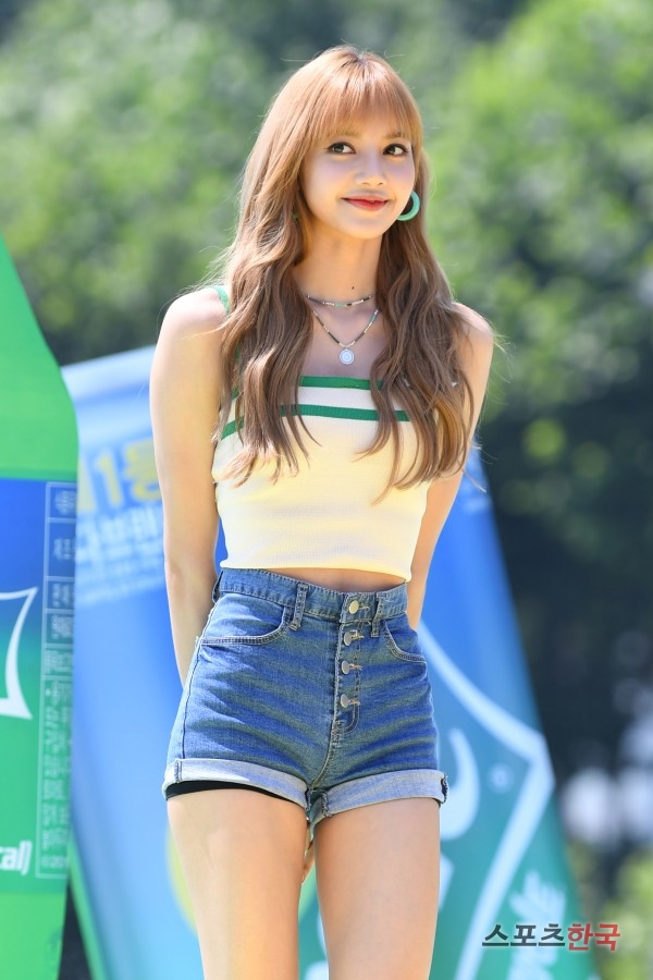 BLACKPINK Lisa is attending the Sprite Water Night event held at Jamsil Sports Complex in Songpa-gu, Seoul on the 21st.