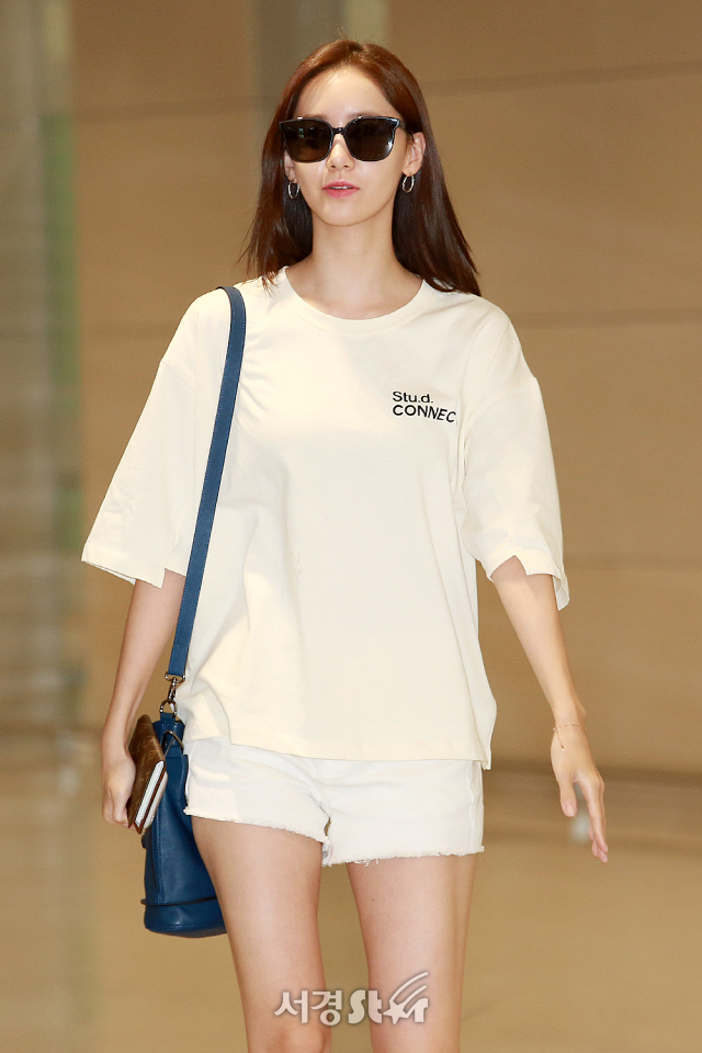 Girls Generation (SNSD) member Im Yoon-ah is entering after completing the schedule.