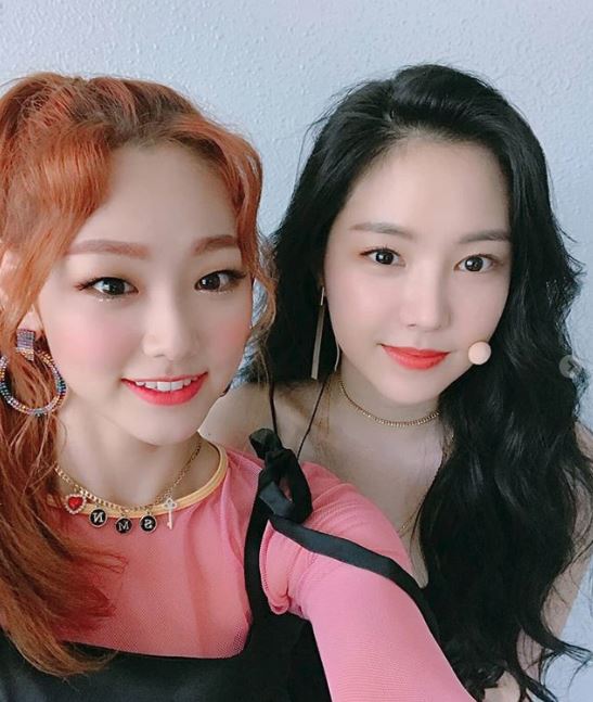 Group Gugudan Mina revealed her fanship on A Pink Naeun.Mina posted a photo on the official Instagram account of the Gugudan on the 22nd, along with an article entitled Its my birthday today. Apex Son Na Eun.In the public photos, Mina and Naeun, who met in a music broadcasting waiting room, were taking a self-portrait with their faces.Especially, A Pink, which has a concept of maturity, and Mina, which has a concept of fresh summer, are attracting attention by exploding Beautiful looks.On the other hand, A Pink is working on a new song No 1 and the Gugudan unit seminar is working on a new song Samina.Photo: Official Instagram of the club