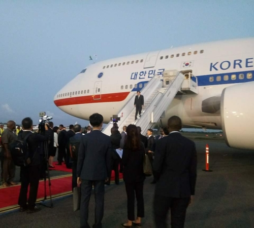 탄자니아 도착한 이낙연 국무총리