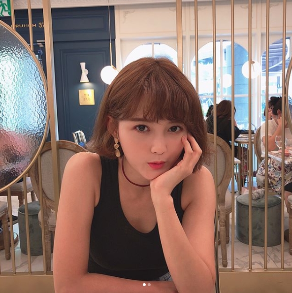 Actor Nam Bo-ra has given off a refreshing appeal.Nam Bo-ra posted a photo on his instagram on July 24 with an article entitled Mom and brunch.The picture shows Nam Bo-ra in a black sleeveless tee, with a short brown bob and a blemish-free skin that further highlights her beauty during Nam Bo-ra.Nam Bo-ras sloppy, slender arm Line also pulls out Eye-catching.The fans who responded to the photos responded such as Bora is pretty, Is not it a person? It is too beautiful for a person and Is it a doll or a person?Nam Bo-ra recently appeared on SBS Jungles Law in Mexicodelay stock