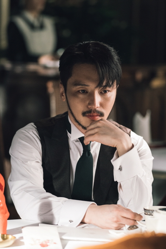 Mr. Seanshine Kim Min-jung - Byun Yo-han, Secreet Milldam Scenes Misten Sean Shine Kim Min-jung, Byun Yo-hans secret secret secret story is causing curiosity.The 6th episode of the TVN Saturday drama Mr. Sunshine (playplayed by Kim Eun-sook/directed by Lee Eung-bok/produced by Hwa-Andam Pictures, Studio Dragon), which was broadcast on July 22, is based on the ratings of paid platform households that integrate cable, satellite and IPTV, with an average of 11.7% and up to 13.1%, respectively, and it has renewed its highest audience rating for the fifth consecutive time.Since the first broadcast of Mr. Sunshine began, the audience rating has been drawing a rising curve every time, making us expect a rise in the future. (Nilson Korea / Pay Platform National Standard)In the last broadcast, Kim Min-jung, who keeps his eyes on three men Lee Byung-hun - Hyunsook - Byun Yo-han and Lee Byung-hun, who are entangled by Kim Tae-ri, predicted a whirlwind of fate.In the play, the president of the hotel Glory, Kim Min-jung, expressed his timid interest to Eugene Choi, saying, If I ask something, it is all a question as a woman. After Kim Hee-sung was introduced as a married person of the wife-in-law, Yoo Yeon-seok) was eye-catching and focused attention.Kim Min-jung and Byun Yo-han will show off their serious conversations in the 7th episode to be broadcast on July 28th.In the play, Hina, the president of the hotel Glory, is listening to the story of Hee Sung by filling up the coffee cup of Byun Yo-han.Looking at Hina, who gives advice with a relaxed smile, Hee Sung is making a deep-seated look.Above all, Hee Sung is taking a serious position of repeating his worries while folding his previous smile and bright smile.I am curious about what the conversation between the two people is about, and what kind of action will be taken after the meeting.Kim Min-jung and Byun Yo-hans Strange Milldam scene was filmed at the Mr. Sunshine Set in Daejeon Metropolitan City.This scene is a scene in which the humor, which was always natural and pleasant in the play, is in agony with a serious atmosphere, so Byun Yo-han has reduced the number of words and continued to immerse.Like Byun Yo-han, who fell into Kim Hee-sung at once, Kim Min-jung also played the ambassador with a distinctive elegant yet strong tone.In particular, Kim Min-jung and Byun Yo-han approached the monitor every time the cut sign fell, and showed their passion for the character by carefully and thoroughly monitoring the previous shooting scene.The two people who were in the sun without NG once had a lot of exclamation in the field due to the hot performance of the luxury goods.As Hina and Heesung are related to each other, Eugene and Aesin, we have no choice but to increase our interest in the conversation between the two, the production company said. We hope for seven episodes of the serious and secret secret end of Hina and Modern Brainsex Heesung.Meanwhile, the 7th episode of Mr. Sunshine will be broadcast on July 28 at 9 pmPark Su-in