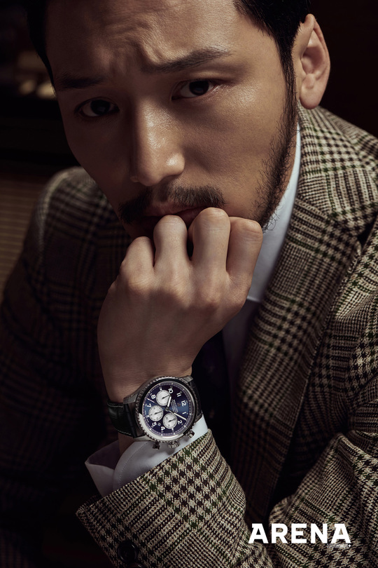 Actor Byun Yo-han has perfected the Modern Boy concept.Actor Byun Yo-han, who is performing hotly in the TVN weekend drama Mr. Shene, has performed a picture with the mens fashion magazine Arena Homme Plus (ARENA HOMME+).In this pictorial, which was based on the concept of the 19th century such as the drama Mr. Shene, Byun Yo-han completely digested the formal sut look.According to the photographer, the atmosphere of Modern Boy was perfectly created with excellent eyes and charismatic expressions, which gave the field staff an admiration.It is also said that it led the atmosphere of shooting with a professional aspect that actively participates in a somewhat difficult pose.In an interview with the photo shoot, Byun Yo-han asked about the appearance of Mr. Shine, saying, When I first saw the script, I felt a echo.I wanted to try Top Model When asked, What role do you want to play in the future? I want to peel off a shell as it breaks a lot, breaks a lot, he said.So I want to try Top Model for as many performances as possible. Park Su-in