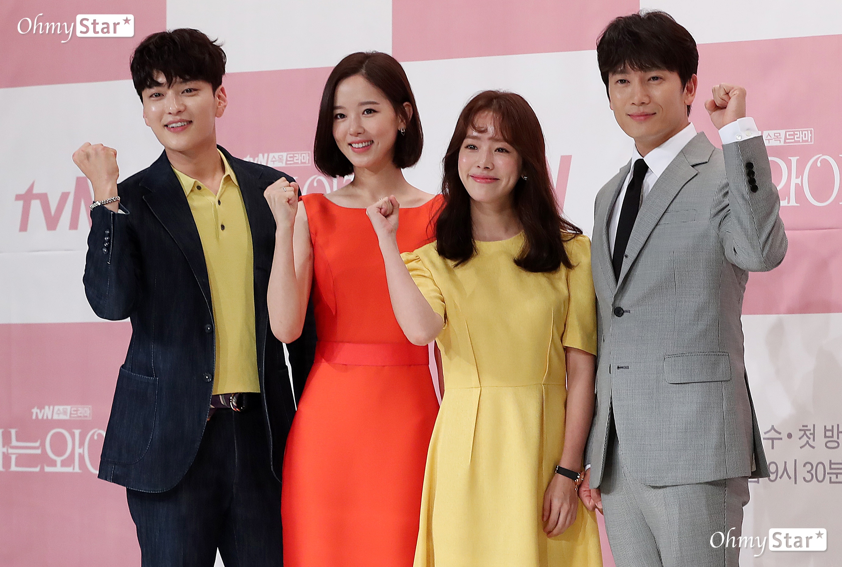 A realistic drama is on the way, which puts empathy as a weapon.TVNs new Wednesday-Thursday Evening Drama <Knowing Wife>, which will be broadcasted on August 1, follows the fateful love story that has changed with one choice.Actors Ji Sung and Han Ji-min appear as couples and breathe.Actors Ji Sung, Han Ji-min, Kang Na, Jang Seung-jo, Lee Sang-yeop and Yang Hee-seung attended the production presentation of <Ai Wife> held at Time Square in Yeongdeungpo-gu, Seoul on the afternoon of the 25th.empathic sniper reality dramaTVN New Wednesday-Thursday Evening Drama <Knowing Wife> production presentation