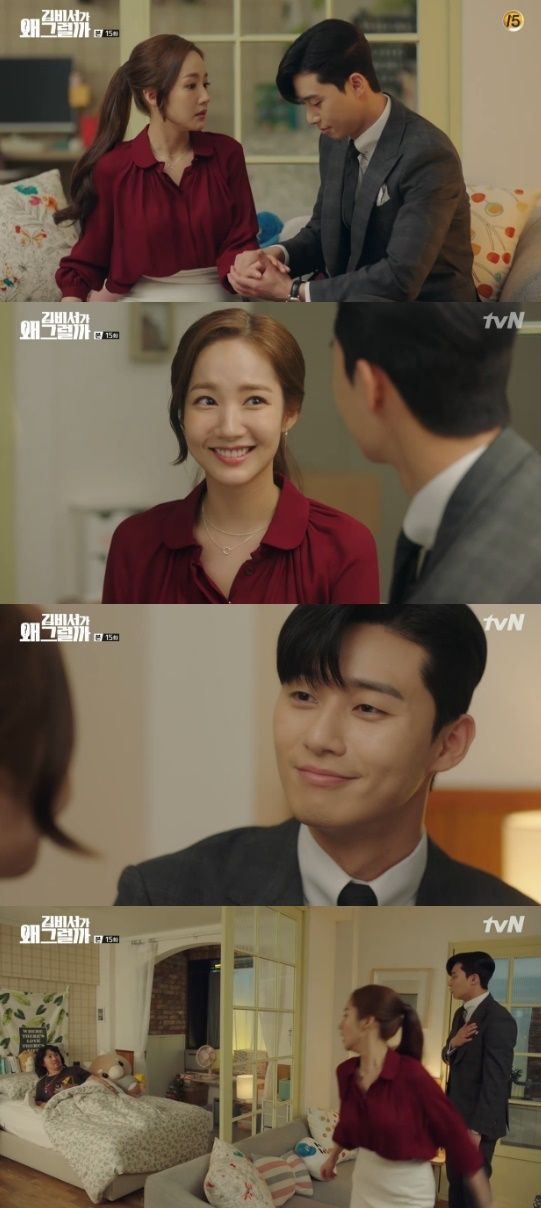 Why would Kim do that? Park Seo-joon proposed to Park Min-young.In the TVN drama Why is Secretary Kim doing that? broadcast on the 25th, Lee Yeongjun (Park Seo-joon), who was caught by a preliminary artisan (Jo Deok-hyun) with a simple and honest proposal toward Park Min-young, was portrayed.On this day, Kim Mi-so told Lee Yeongjun, Why do I like it now? It was actually my romance.After work, I eat a small meal with my husband and spend dinner. Kim Mi-so, who was ashamed soon, said, Why is the house so hot? And Lee Yeongjun, who caught Kim Mi-so, said, I will do that romance.Moy Yat, you can go home with Moy Yat, you can eat and my body is full of MSG. I want to marry Kim Mi-so. Why objection?I did a simple and honest proposal.However, Kim Mi-sos house had Kims father, and when he heard their conversation, he shouted, Objection, I have an objection to marrying the two.