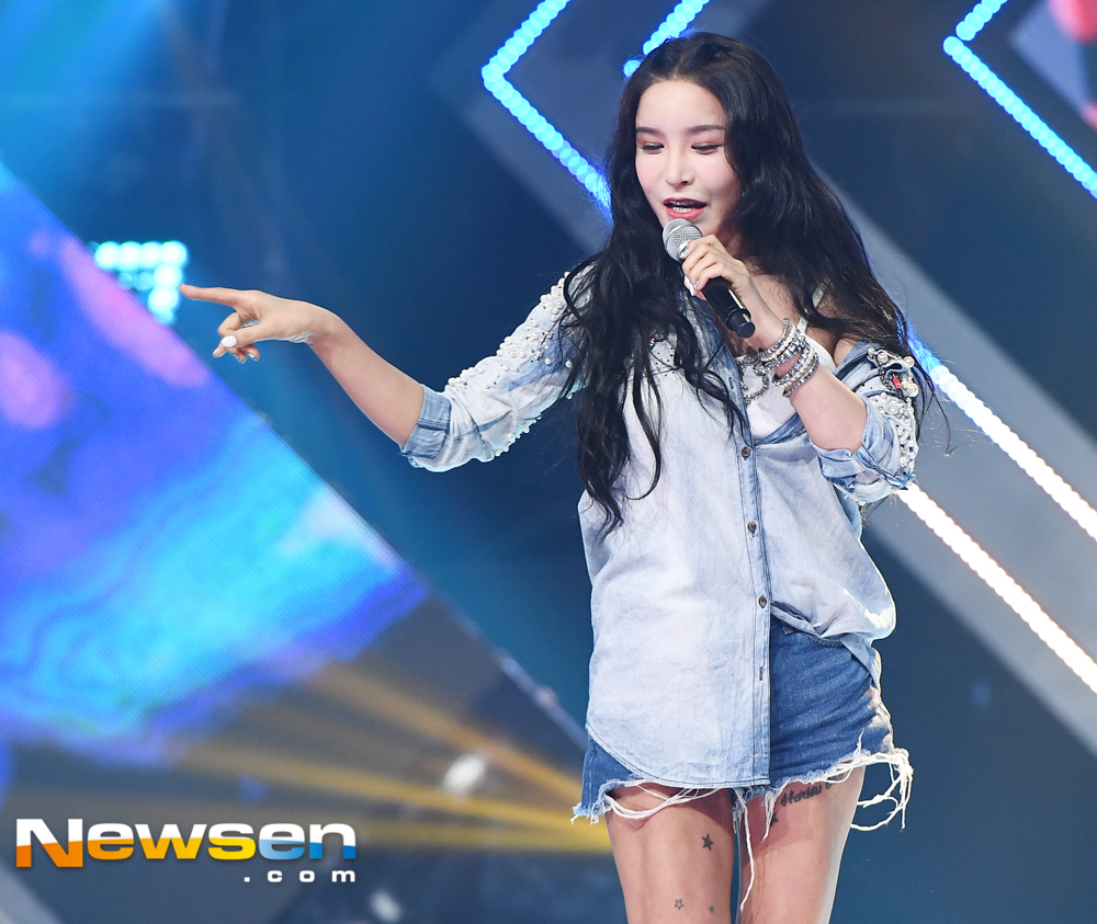 MBC Music Live Show Champion was held at Chang Dong MBC Dream Center in Ilsan-dong, Gyeonggi-do on the afternoon of July 25th.Harisu is showing off a great stage on the day.Jang Gyeong-ho