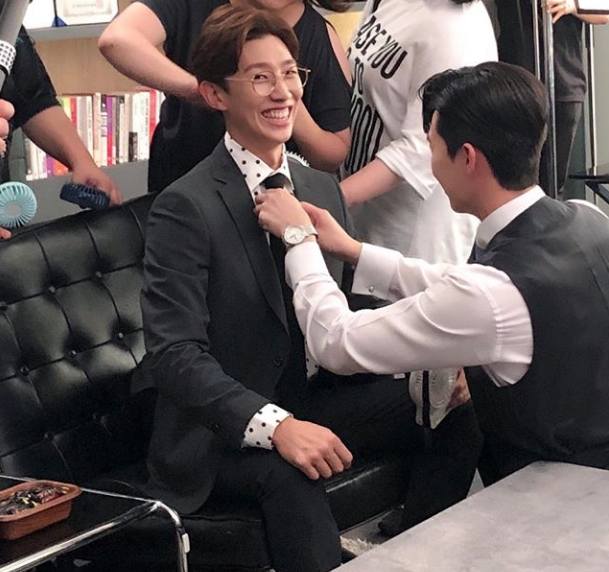Actor Kang Ki-young showed off his delightful chemistry with Park Seo-joon.Kang Ki-young wrote on his Instagram account on July 26, The youngest stylist. Shes good at her job. Urgency is more expensive than my pay.Why is Kim secretary? Last episode Siwon Subsup posted a picture with an article.Inside the picture is a picture of Park Seo-joon touching Kang Ki-youngs tie.Kang Ki-young stares at the camera with his head stiff, while Park Seo-joon leans down to look at Kang Ki-youngs tie.The situation opposite to the relationship between the characters in the drama gives a smile to the viewer.The fans who responded to the photos responded, You two are the best chemi! Please work together again next time, The picture is so cute and Can not you do the last meeting?delay stock