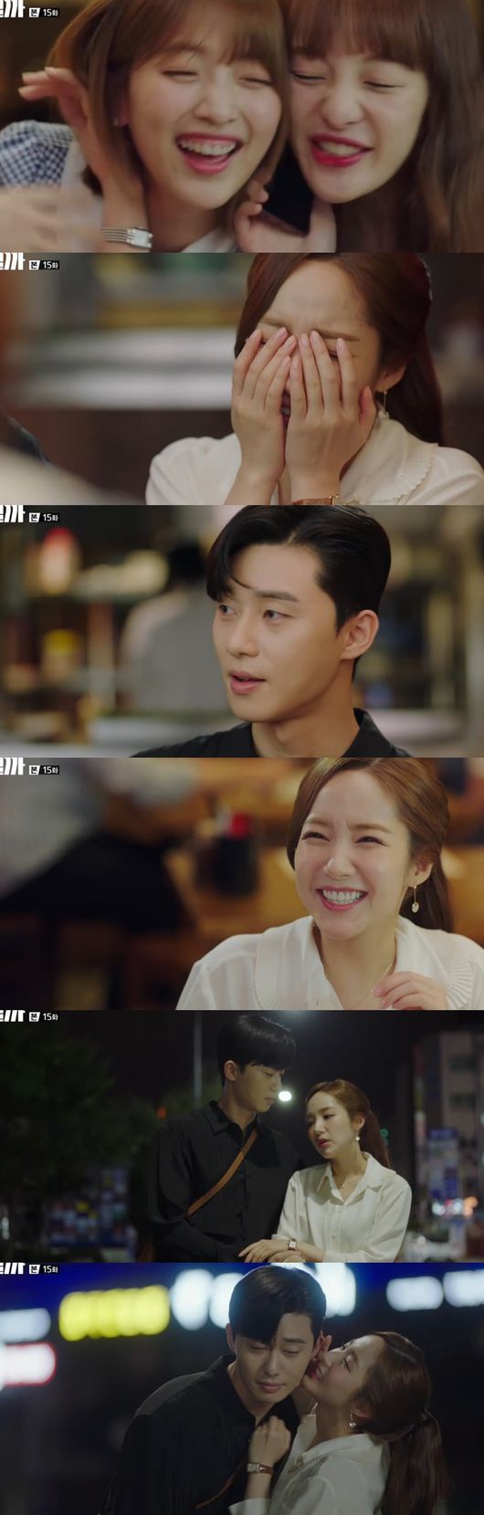 Park Seo-joon presented Park Min-young with a classic yet romantic The Proposal.Lee Yeongjun (Park Seo-joon) made The Proposal to Park Min-young in TVNs Drama Why Secretary Kim Will Do It on the 25th.Young-joon said, Moy Yat, you can go home with Moy Yat, have dinner, and my body is full of MSG. I want to marry Kim Mi-so. Objection.Then, as soon as Young Jun tried to kiss Smile, the father of Smile (Jo Duk-hyun) jumped out of bed and shouted, I have an objection to marrying two people.Kim Mi-sos father called him to the stalls separately. The father of the smile said, Do you really want to marry our smile? Then do the Proposal again.No matter how old the times have changed, romance must be alive. I can not give my daughter to such a cool and unscrupulous person. My father had been drinking a lot of alcohol for Young-joon, who knew all about the fine food tastes of the smile and the financial difficulties.My father of smiles told Young Jun, Pass! I appoint you as my son-in-law, but I have to do The Proposal properly.I liked it when I met you again nine years ago, you didnt recognize me, but I liked it, I think it was since then, I loved you.Ill make you happy for the rest of your life. Ill be happy for the rest of my life because of you, Confessions said.Lee Yeongjun asked Park Yoo-sik (Kang Ki-young) for advice on what to do with The Proposal.However, there was nothing more to do with Young Jun from the trivial to the scaled The Proposal.After agonizing, Young-joon decided to do The Proposal at Las Vegas, where Young-joon asked Smile to take a vacation to Las Vegas.But Smile said, There are many eyes that I have seen since the vice president and I became known. There should be no disruption.Smile was drunk at a dinner with Bongsera (Hwang Bo-ra) Kim Ji-ah (Pyo Ye-jin); Young-joon appeared and Sarah and Jia said, I will call you smiley boyfriend.Even with the embarrassing question, Young Jun had only intended to do The Proposal.On the way home, a drunken smile told Young Jun, I was very impressed when I called Lullaby last time.The next day, she was embarrassed by Young-joon, and she was not sure what to do. She said she was sick and handed her a book.Young-joons parents found out that Smile and Young-joon are in a relationship. Young-joon told her mother Choi I-ga (Kim Hye-ok) that she wanted to marry Smile.But Choi said, I am a little worried now. I think Sung Yeon liked the smile, but you and Sung Yeon have been living together for a while and now they have only reconciled.But I am afraid that my mother will be away from it again. At this time, Lee Sung-yeon (Lee Tae-hwan) appeared and said, It was okay because of the affection that I was there in the past.But it was not me who was next to the smile at that time, but Young Jun. So Young Jun is the person. Sung Yeon advised Young Jun that he should not follow and show off what others do about The Proposal.Concentrate on the smile, what smiles like, and what you want to do most to smiles. When you worry, you get the answer.After that, Young-joon called Smile and asked her to come home. Young-joon prepared his own The Proposal. He wrote in a sketchbook and played the piano and sang.A smile shed tears of emotion.Young-joon said, I was impressed when I called Lullaby. Im going to sing for the rest of my life. Moy Yat night, sleep with me.Im very polite and romantic, he said, kneeling down and handing him the ring. Will you marry me?The smile accepted Young Juns sincerity. Young Jun smiled, saying, You hear the answer to the fifth proposal.TVN Why is Secretary Kim doing that screen capture