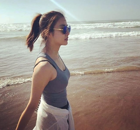 Actor Kang So-ra has revealed the recent situation of finding the beach to avoid the heat.On the 26th, Kang So-ra posted a picture on his instagram with an article entitled # The sea is # # The answer, the steamer heat has been continuing for a week (The baking heat has been continuing for a week.Kang So-ra in the public photo is walking along the beach with a sunglass on his head tied up naturally.The beautiful body line and glamorous body, which are made up of exercise even in comfortable clothes with sleeveless and cardigans, captivates the eye.In addition, Kang So-ra in another photo boasted a superior proportion of the face with a sunglass, which was covered with half of the face and a unique leg length without any pose.On the other hand, Kang So-ra played the role of Baek Jun in TVN drama Love of Transformation last year.Photo Kang So-ra SNS