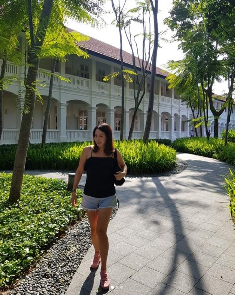 Actor Kim Jung-Eun visited Ivana Trump United States of America President at the Capella Hotel on the island of Singapore Santosa.Kim Jung-Eun posted a picture on his instagram on July 27 with an article entitled Capella Santoja: Where is Ivana Trump? Breakfast?Inside the picture is a picture of Kim Jung-Eun walking around the Capella Hotel on the island of Singapore Santosa.Capella Hotel is where North Korean State Councilor Kim Jung-Eun and President Ivana Trump United States of America held the North Korea-U.S. summit.Kim Jung-Eun showcased her figure in hot pants and a black sleeveless T-shirt.delay stock