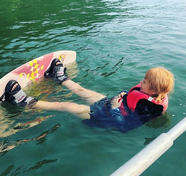 Gagwoman Park Na-rae has challenged watersports WakeboardPark Na-rae wrote on his Instagram account on July 27, Today is a hot day. Not today. Wakeboard. First. Wakeboard. Innate muscular. Board-salving.Elementary student and posted a picture.The photo shows Park Na-rae preparing to ride a wakeboard, who is smiling in a life jacket and wakeboard.The short leg length of Park Na-rae stands out.Fans who encountered the photos responded, Im sorry, Elementary student..., Youre so cute, Elementary student.delay stock